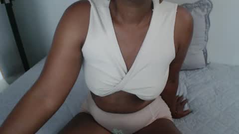 Snapshot of roushlove chatting on 19, 2, 2025 luxa online show from 19, 2, 2025