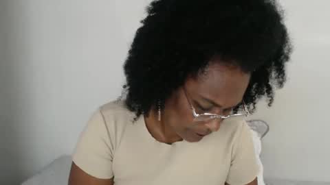 Snapshot of roushlove chatting on 21, 2, 2025 luxa online show from 21, 2, 2025