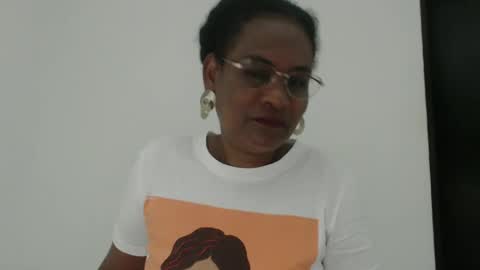 Snapshot of roushlove chatting on 7, 10, 2025 luxa online show from 7, 10, 2025