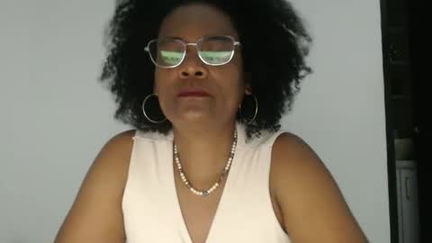 Snapshot of roushlove chatting on 23, 10, 2025 luxa online show from 23, 10, 2025