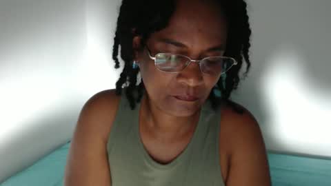 Snapshot of roushlove chatting on 27, 11, 2025 luxa online show from 27, 11, 2025