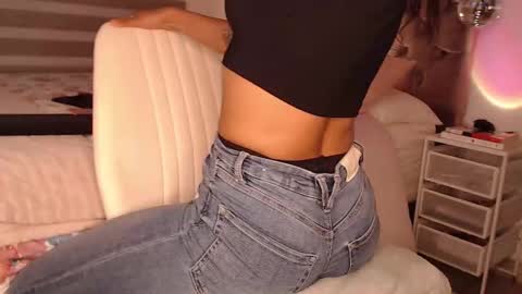 Rouss marie henao  online show from 10, 3, 2026