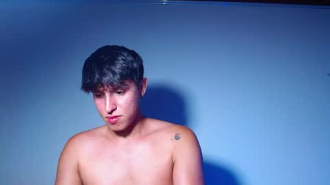 rowanboy23 online show from 22, 4, 2026