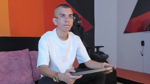 Snapshot of rowancley chatting on 24, 9, 2025 Rowan online show from 24, 9, 2025