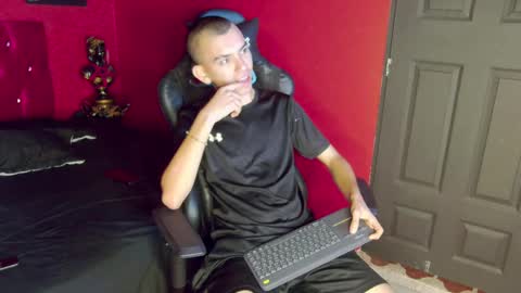 Snapshot of rowancley chatting on 1, 10, 2025 Rowan online show from 1, 10, 2025