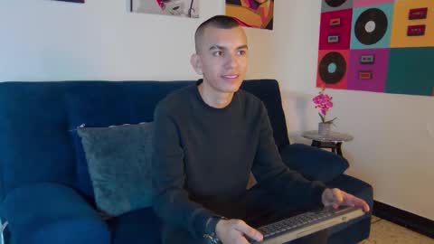 Snapshot of rowancley chatting on 17, 10, 2025 Rowan online show from 17, 10, 2025