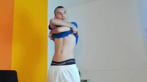 Snapshot of rowancley chatting on 20, 10, 2025 Rowan online show from 20, 10, 2025