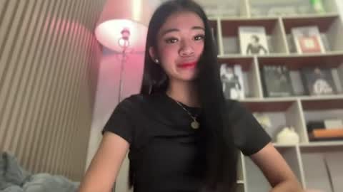 Snapshot of roweena_rodrigo69x chatting on 17, 7, 2026 roweena online show from 17, 7, 2026