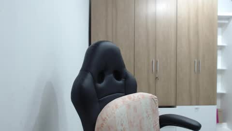 Snapshot of roxanalove7 chatting on 18, 11, 2025 Roxana online show from 18, 11, 2025