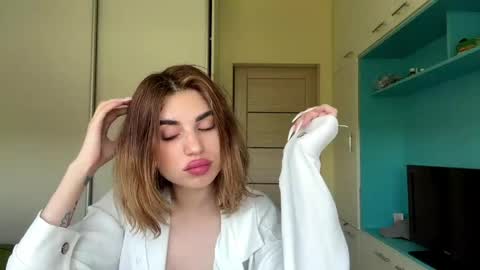 Snapshot of roxannaportuondo chatting on 19, 5, 2026 Mia online show from 19, 5, 2026