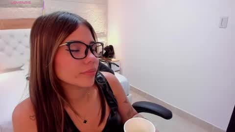 Snapshot of roxi_moon1 chatting on 14, 5, 2026 R O X Y online show from 14, 5, 2026
