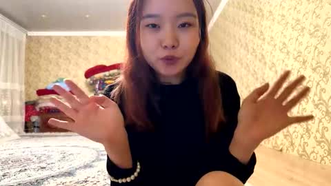 Snapshot of roxiesumas chatting on 22, 11, 2025 Emma online show from 22, 11, 2025