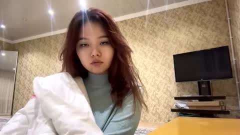 Snapshot of roxiesumas chatting on 25, 11, 2025 Emma online show from 25, 11, 2025