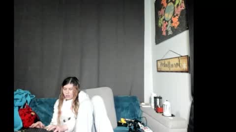 roxihazeleyes online show from 12, 1, 2026