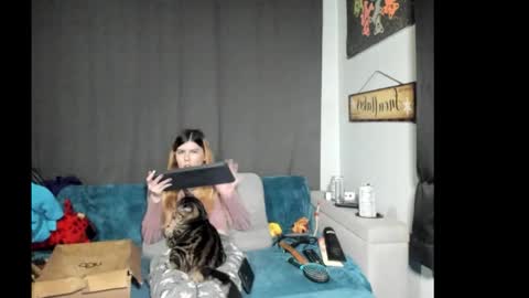 roxihazeleyes online show from 18, 1, 2026