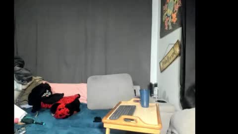 roxihazeleyes online show from 3, 3, 2026