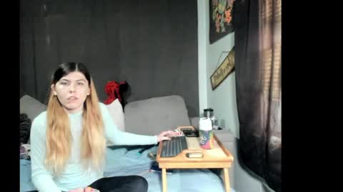 roxihazeleyes online show from 3, 4, 2026