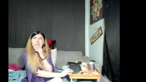 roxihazeleyes online show from 10, 4, 2026