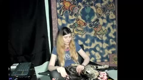roxihazeleyes online show from 20, 7, 2026