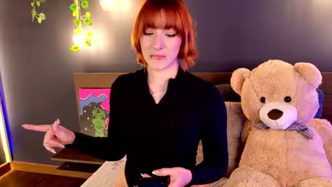 Snapshot of roxxxevelvet chatting on 17, 6, 2026 Roxx IG online show from 17, 6, 2026