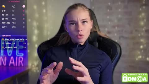 Snapshot of roxxxie_reid chatting on 10, 11, 2025 Roxieex ABBY online show from 10, 11, 2025