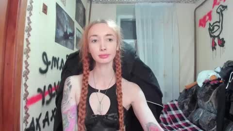 Snapshot of roxy_silver chatting on 1, 3, 2025 Roxy online show from 1, 3, 2025