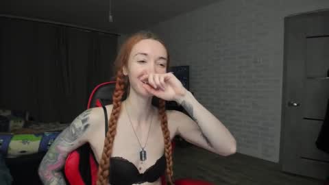 Snapshot of roxy_silver chatting on 4, 3, 2025 Roxy online show from 4, 3, 2025