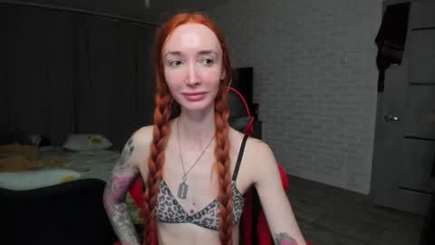 Snapshot of roxy_silver chatting on 4, 11, 2025 Roxy online show from 4, 11, 2025