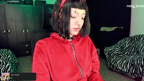 Roxy Independient model Help me to reach 50 thumbs up online show from 23, 10, 2025