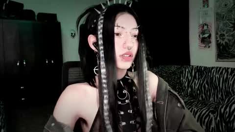 Roxy Independient model Help me to reach 50 thumbs up online show from 25, 2, 2026