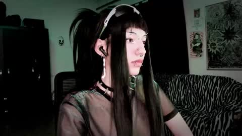 Roxy Independient model Help me to reach 50 thumbs up online show from 25, 3, 2026