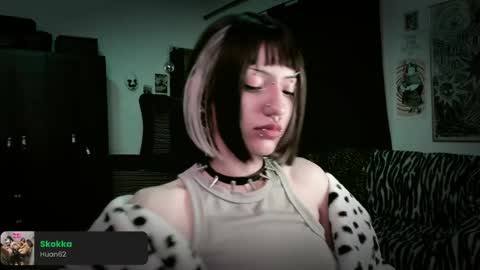 Snapshot of roxy_toxic chatting on 15, 5, 2026 Roxy Independient model Help me to reach 50 thumbs up online show from 15, 5, 2026