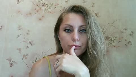 roxyfox18x01 online show from 12, 7, 2026