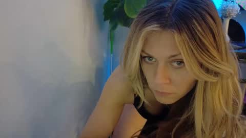 Snapshot of roxynyes chatting on 25, 5, 2026 Roxy Nyes online show from 25, 5, 2026