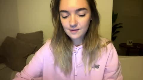 Snapshot of roxysweetdream chatting on 8, 6, 2026 Roxy online show from 8, 6, 2026