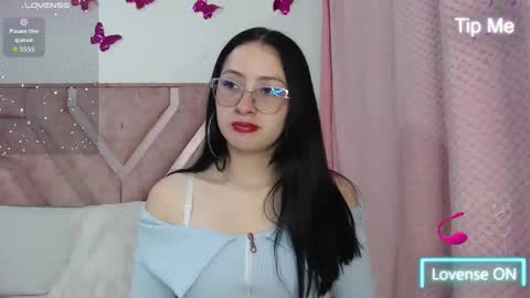 Snapshot of roxyy_fox chatting on 4, 6, 2026 Roxy online show from 4, 6, 2026