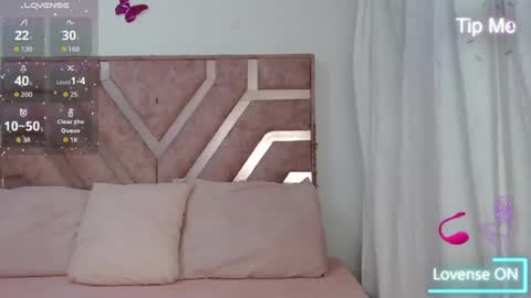 Snapshot of roxyy_fox chatting on 19, 6, 2026 Roxy online show from 19, 6, 2026