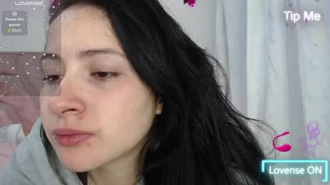 Snapshot of roxyy_fox chatting on 5, 7, 2026 Roxy online show from 5, 7, 2026