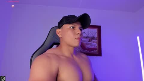 Snapshot of roy__constance chatting on 3, 12, 2025 Roy Constance online show from 3, 12, 2025