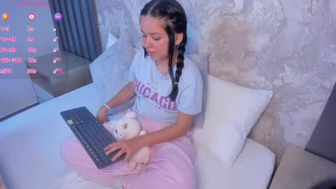 Snapshot of rubby_grundy chatting on 5, 6, 2026 R U B B Y online show from 5, 6, 2026