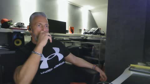 Chico que rico Caliente online show from 30, 1, 2025