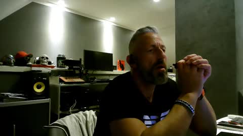 Chico que rico Caliente online show from 16, 2, 2025