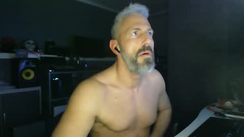 Chico que rico Caliente online show from 5, 3, 2025