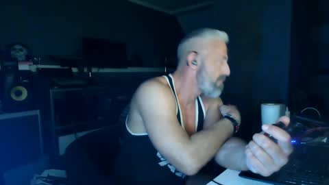 Snapshot of ruffi77 chatting on 23, 4, 2026 Chico que rico Caliente online show from 23, 4, 2026