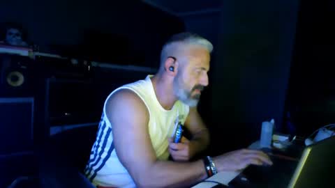 Snapshot of ruffi77 chatting on 28, 7, 2026 Chico que rico Caliente online show from 28, 7, 2026
