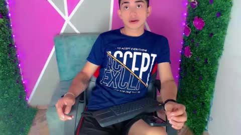 Snapshot of ruiz2416 chatting on 17, 10, 2025 ruiz2416 online show from 17, 10, 2025