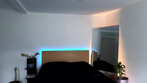 Snapshot of russell_adams_ chatting on 19, 9, 2025 R U S S E L L online show from 19, 9, 2025