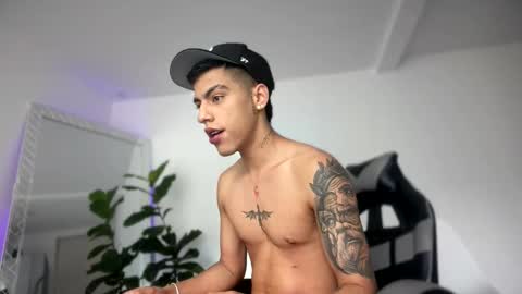  R U S S E L L  online show from 19, 11, 2025