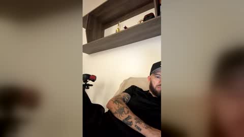 Snapshot of russo_fox chatting on 7, 5, 2026 russo_fox online show from 7, 5, 2026