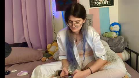 Snapshot of ryn_michele chatting on 28, 9, 2025 Ryn Michele online show from 28, 9, 2025